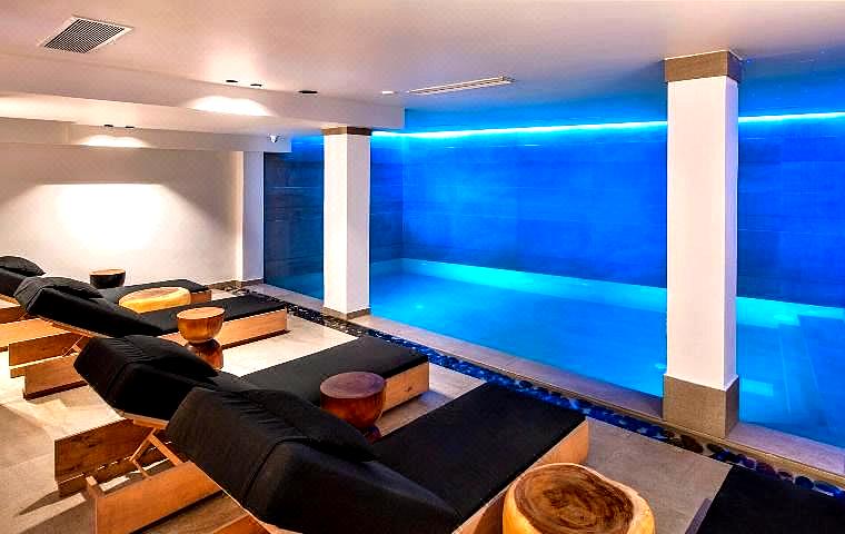 Uma Ray Suites